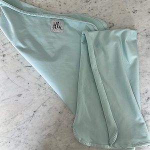 OLLIE WRAP SWADDLE IN BLUE ONLY USED A FEW WEEKS